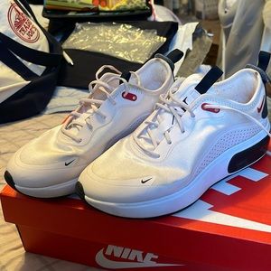 Cute womens Nike air max dia. Size 7